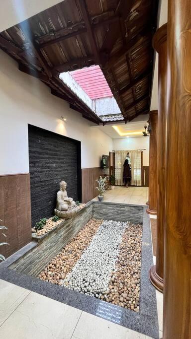 Traditional House Near Holiday home *