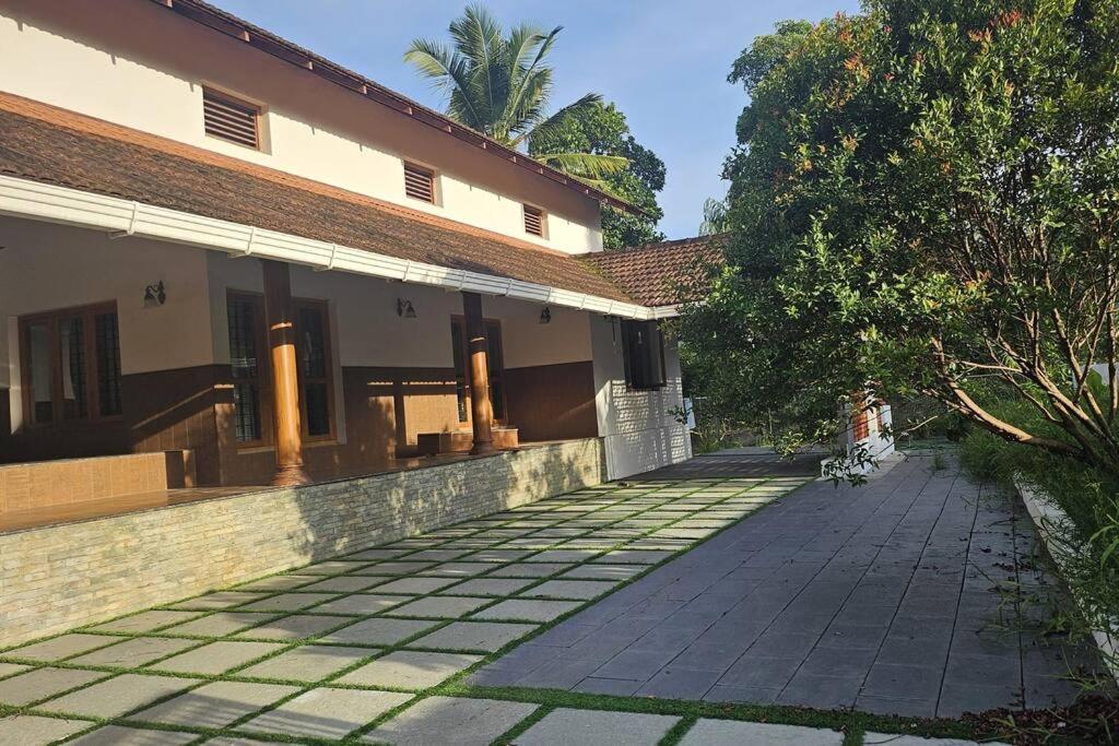 Traditional House Near Holiday home Kochi