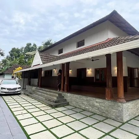 Traditional House Near Kochi Exterior photo